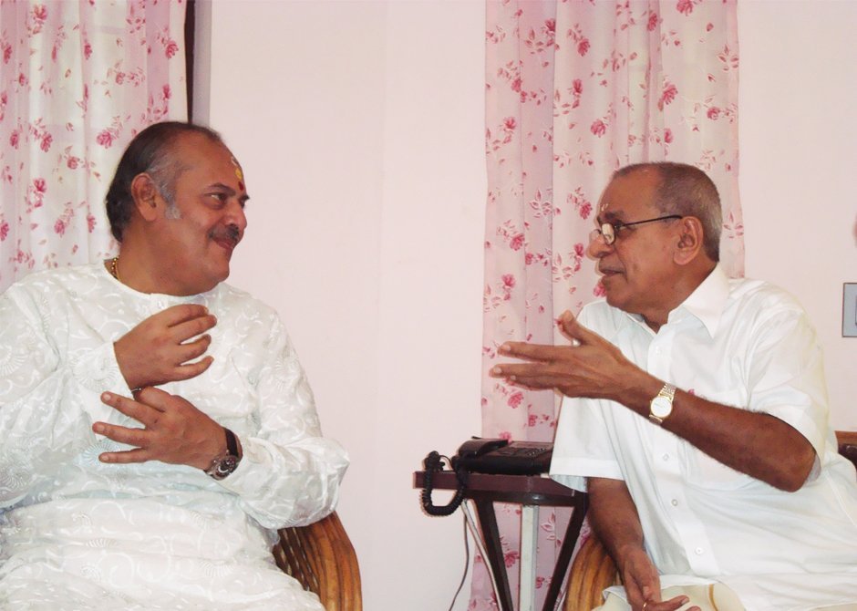 Padmasree PR Krishnakumar MD Coimbatore Arya Vaidya Pharmacy vists Itoozhi Ayurveda