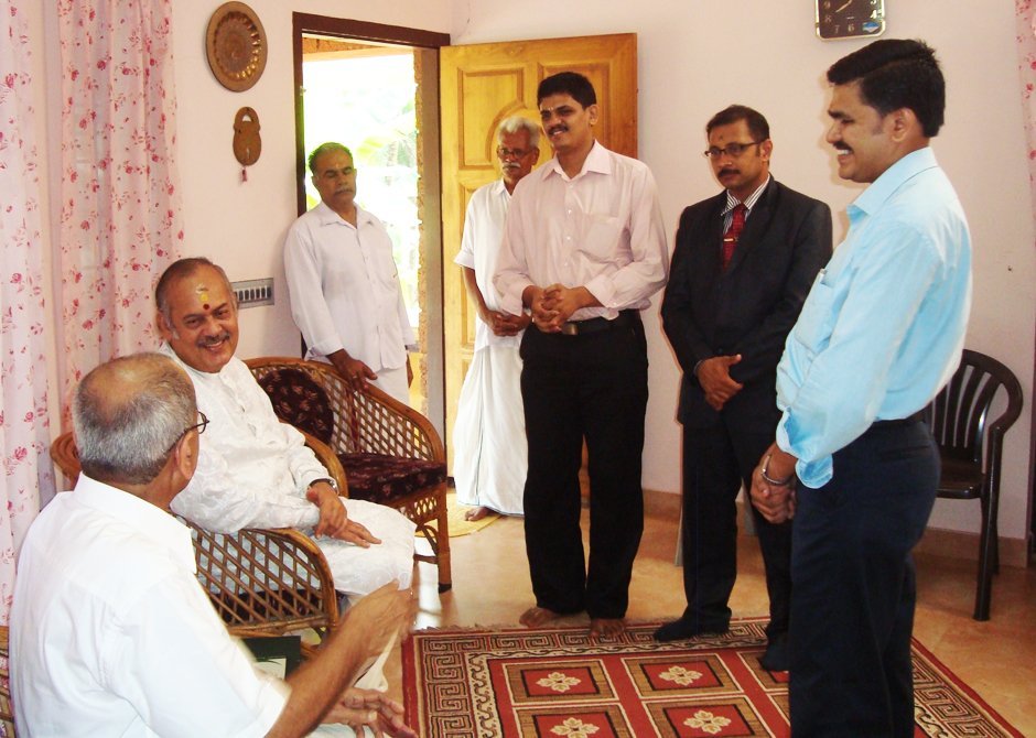 Padmasree PR Krishnakumar, MD of Coimbatore Arya Vaidya Pharmacy with the Itoozhi Ayurveda Team