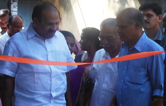Kodiyeri-Balakrishnan-at-the-Itoozhi--founded-Herbal-park-at-Kannur-Science-Park