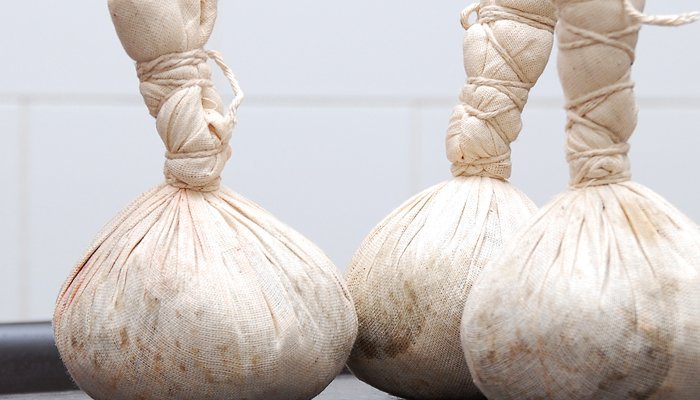 Kizhi Treatment in Ayurveda - Itoozhi Ayurveda