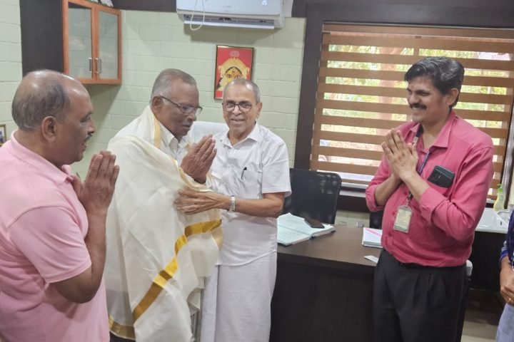 Hon.Captain (Retd) CS Reddy at Itoozhi Ayurveda Nursing Home 2
